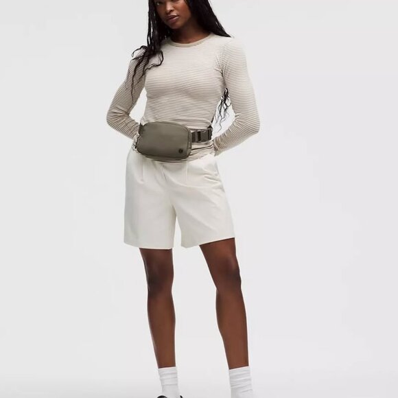 Lululemon Everywhere Belt Bag 1L in Army Green, BNWT - Picture 2 of 7